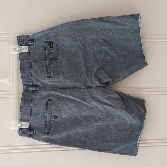 RVCA blue with yellow patterns shorts 28 - Picture 2 of 4